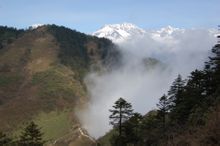 紅石尖附近遠眺廟基嶺 紅石尖附近遠眺廟基嶺